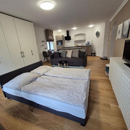 The Gusto Apartman โคมูตอฟ ภายนอก รูปภาพ