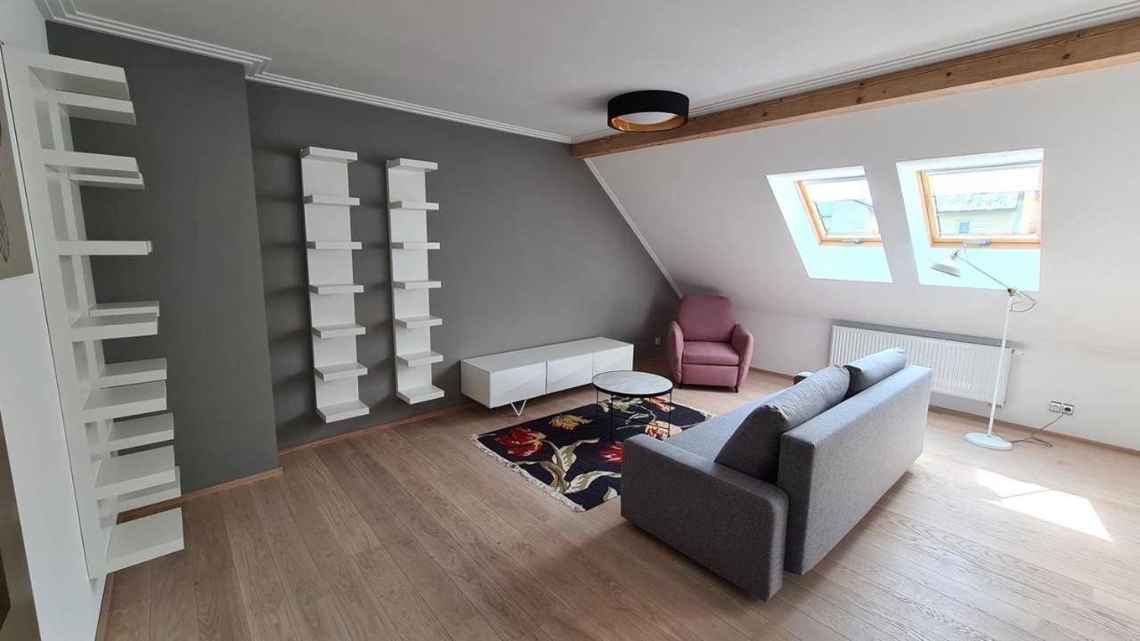 The Gusto Apartman โคมูตอฟ ภายนอก รูปภาพ