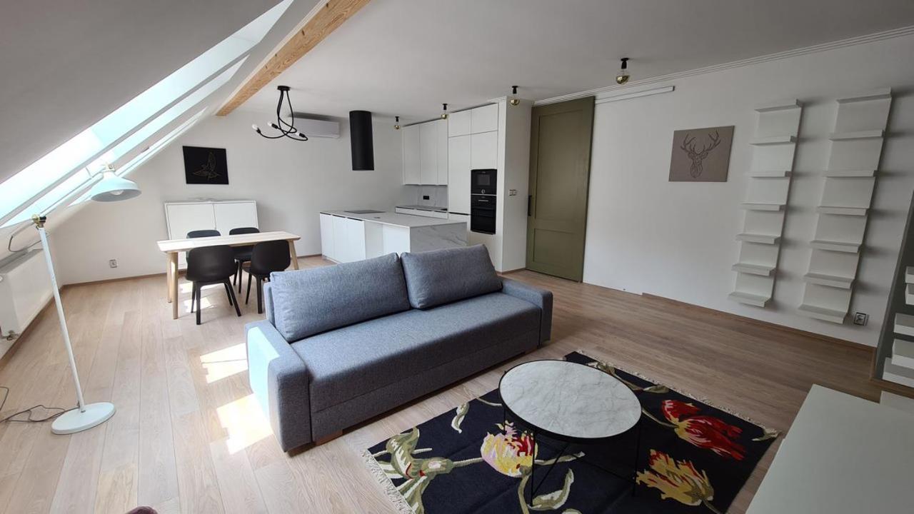 The Gusto Apartman โคมูตอฟ ภายนอก รูปภาพ