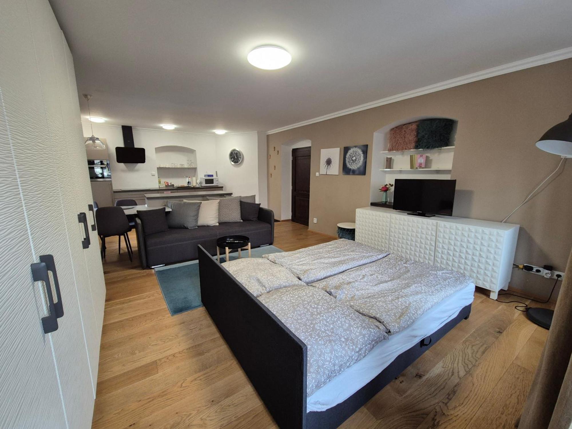 The Gusto Apartman โคมูตอฟ ภายนอก รูปภาพ