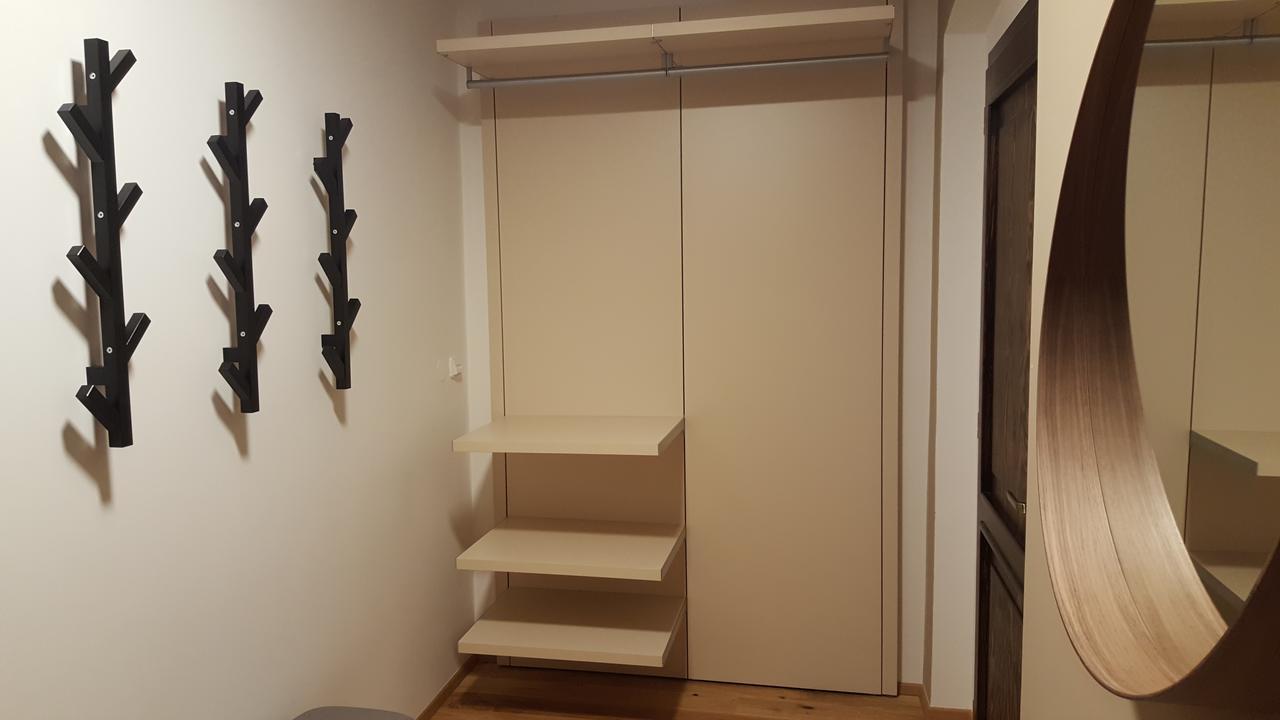 The Gusto Apartman โคมูตอฟ ภายนอก รูปภาพ