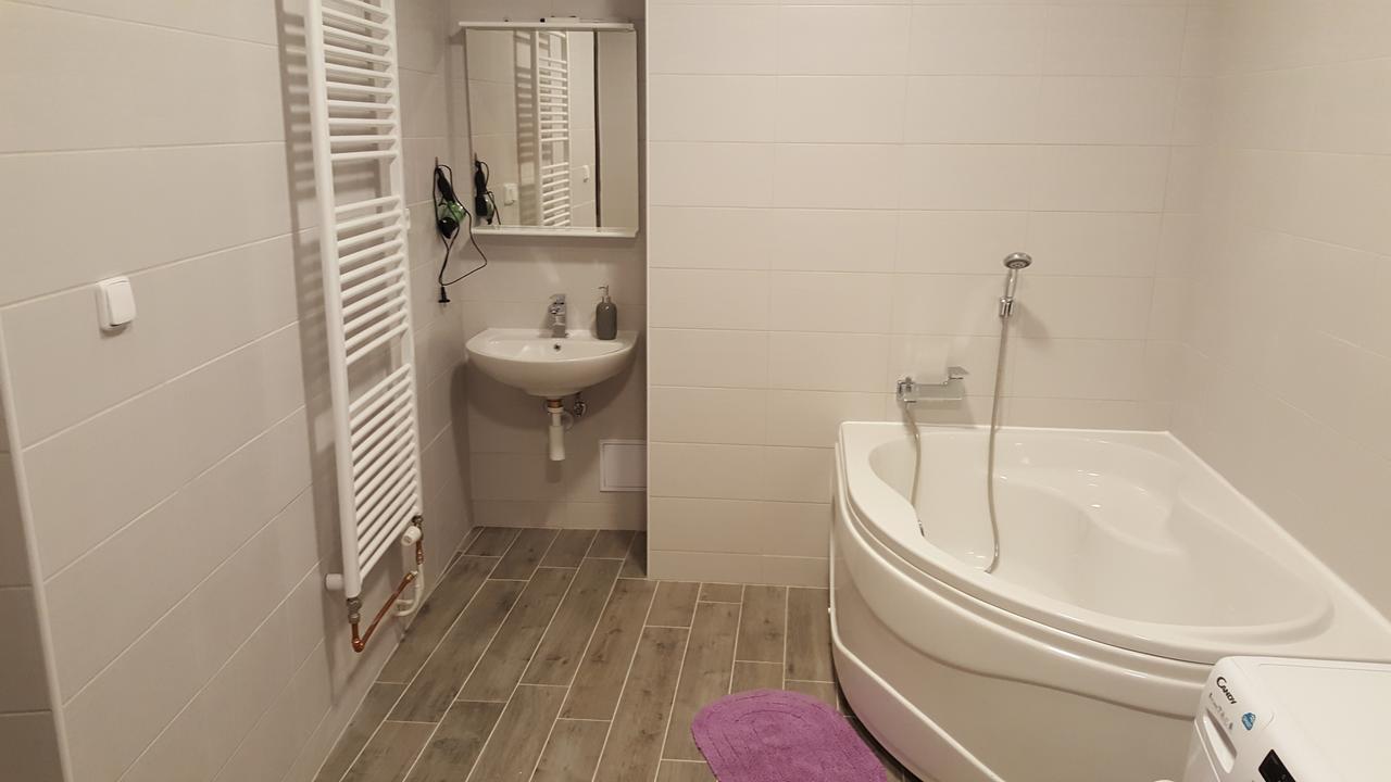 The Gusto Apartman โคมูตอฟ ภายนอก รูปภาพ